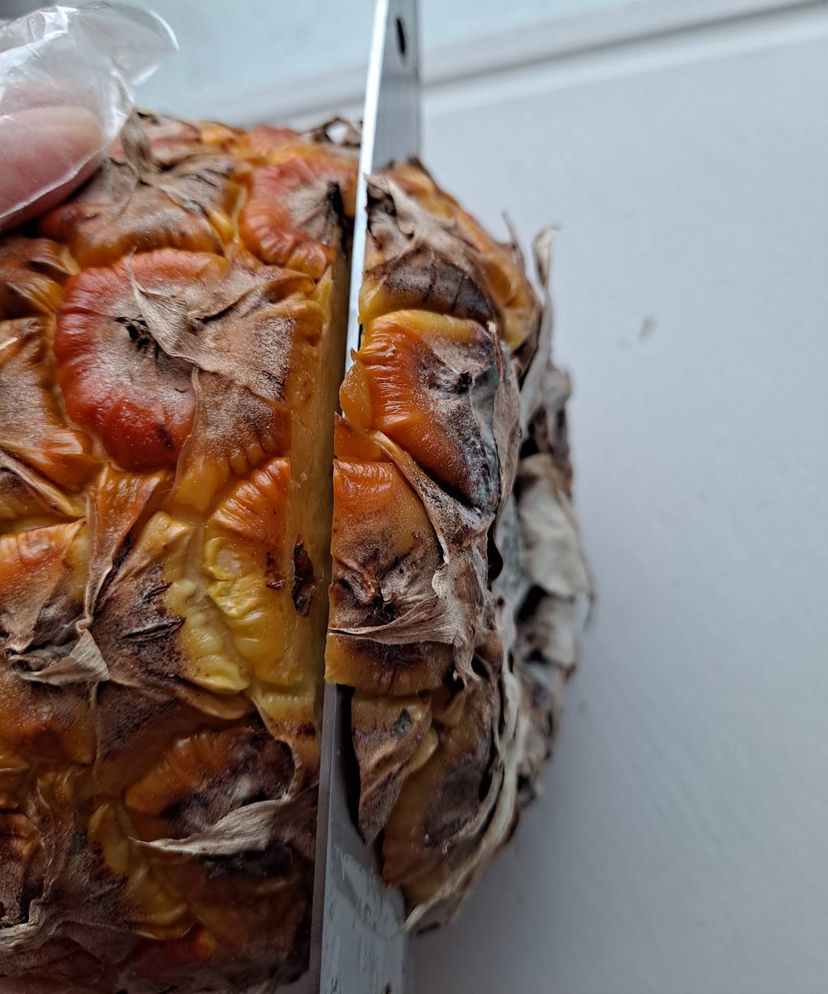 파인애플 윗둥 자르기