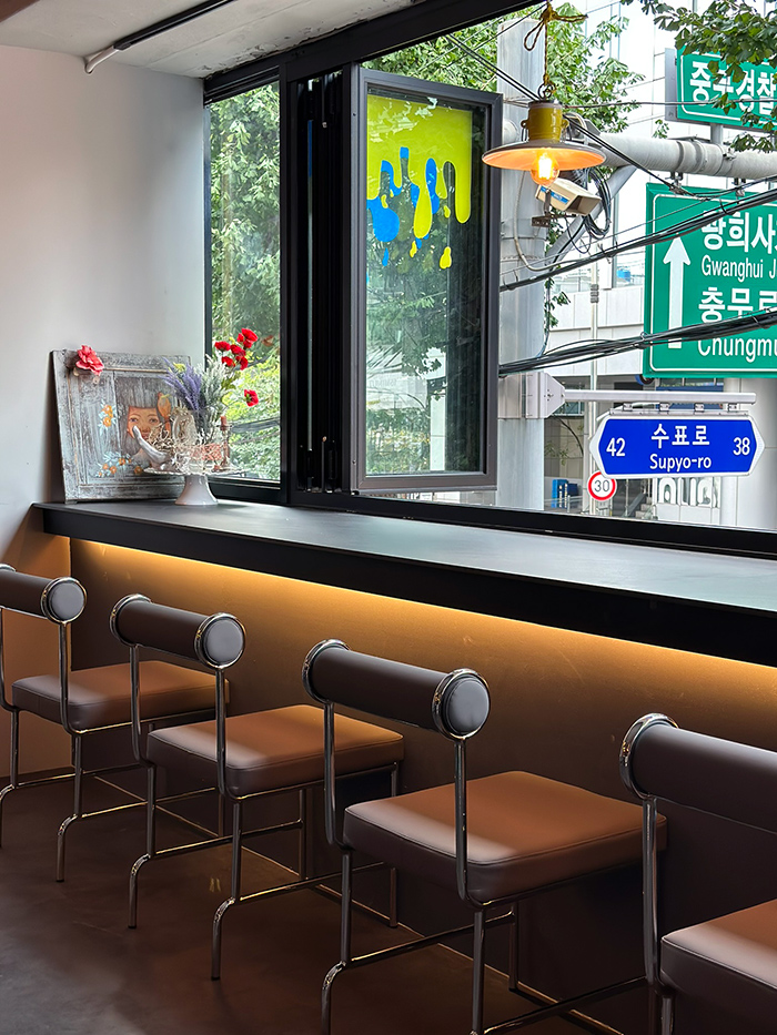 을지로 신상 카페 을지작업 CAFE & BAR 낮에는 커피, 저녁엔 칵테일바