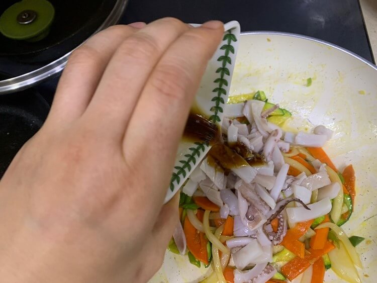 간장오징어볶음레시피-야채, 오징어 양념장 볶기
