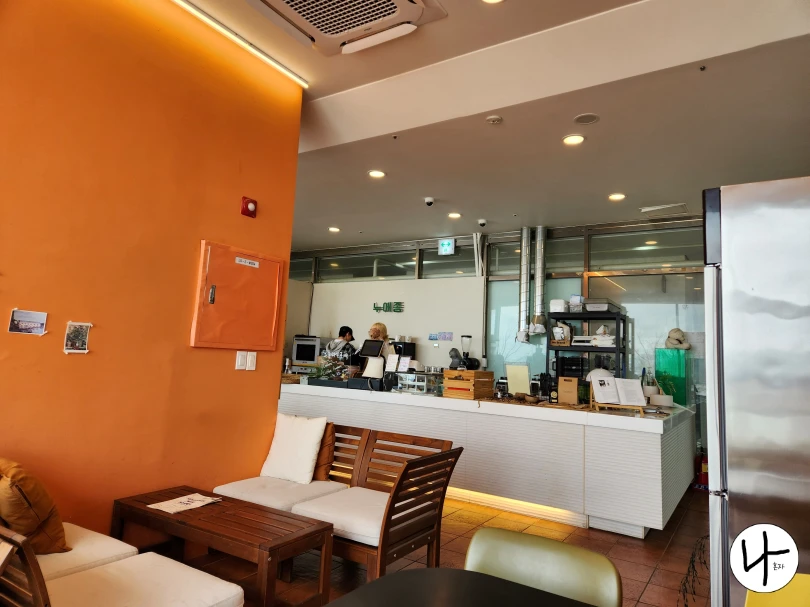 음료와-음식을-만드는-오픈-키친