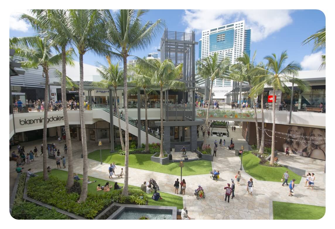하와이 오아후섬 알라모아나 센터 Alamoana Center 내부 관광객들이 쇼핑하는 모습을 찍은 사진
