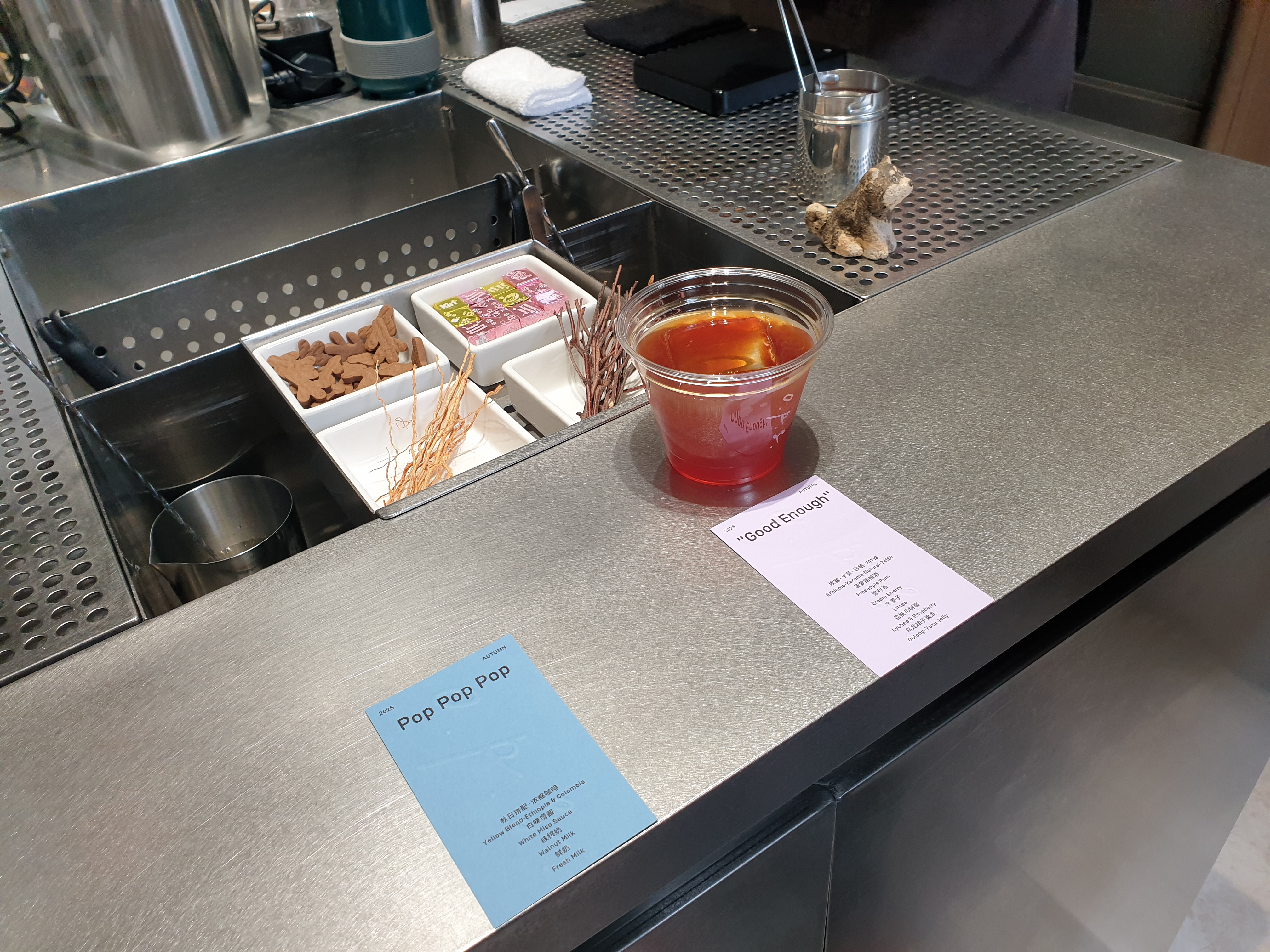 아메리카노와 같은 모양. 겉 모습은 그냥 커피와 같다.