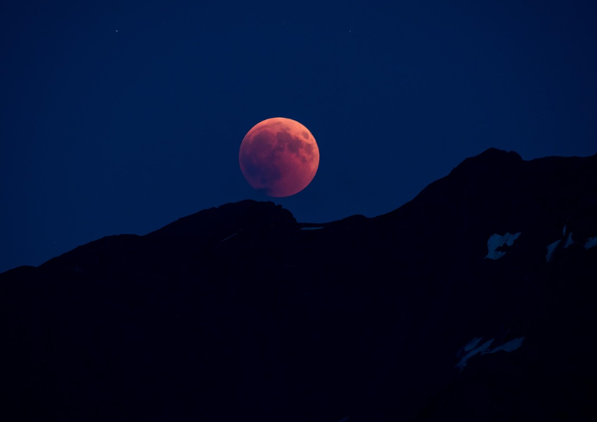 개기월식의 모습