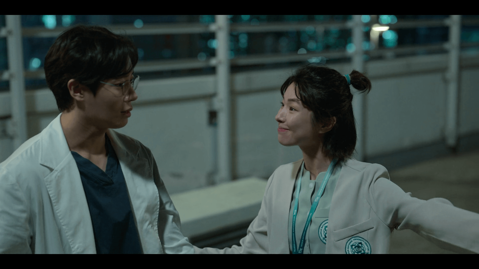 넷플릭스 드라마 '중증외상센터' 6화 - 양재원 선생을 위로하는 천장미 간호사