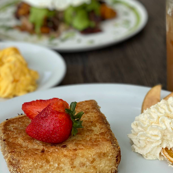 오버이지-커스터드-프렌치토스트-사진