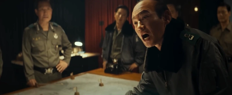 전두광과 측근들이 등장하여 영화 서울의 봄 줄거리를 담고 있는 주요 장면