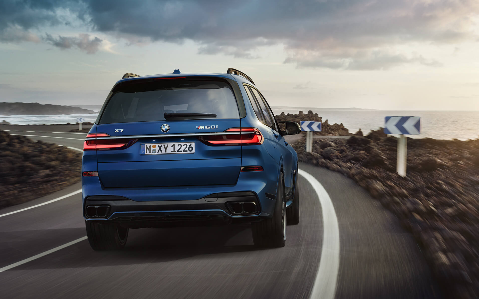 the new BMW x7 m60i 후면