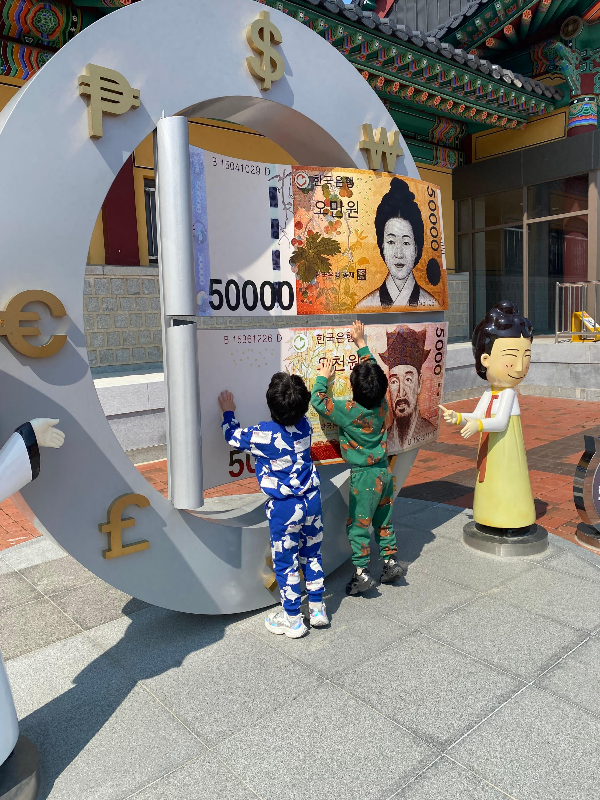 퇴계 이황과 율곡 이이는 왜 여전히 우리 지갑 속에? (한국 철학 산책)