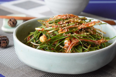 향을 살린 달래무침 완성 모습