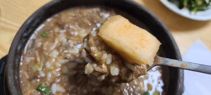 제주맛집 우진해장국 고사리육개장 인천국제공항맛집 외부 대기실 내부 메뉴판 삼다수제공 고사리육개장 깍두기