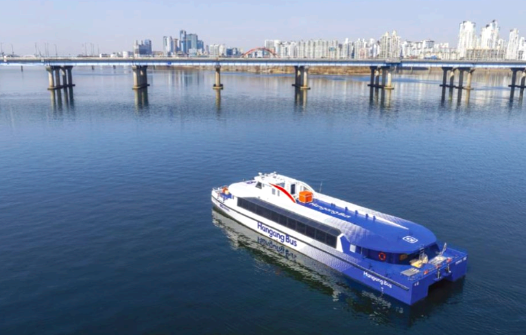 한강 위를 달리는 한강버스