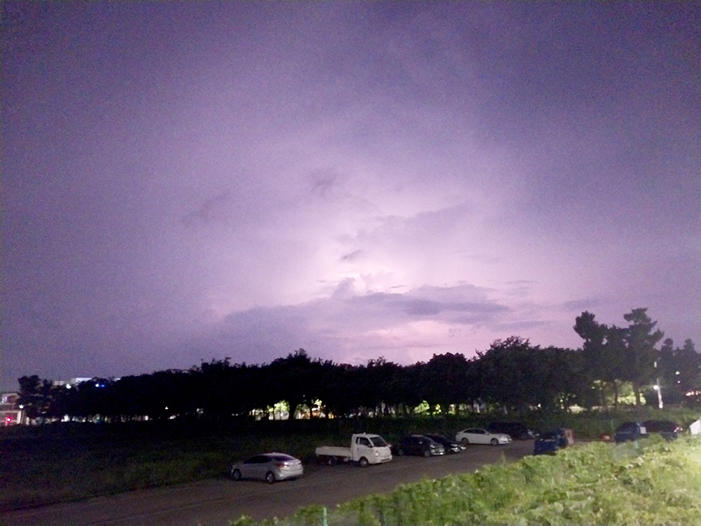 제주 밤하늘에 천둥 번개