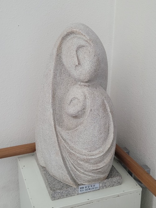 전주 우전성당 성모자상