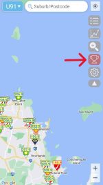 PetrolSpy 앱에서 회원가입을 위한 절차 1- 화면의 빨강 트로피를 클릭한다.