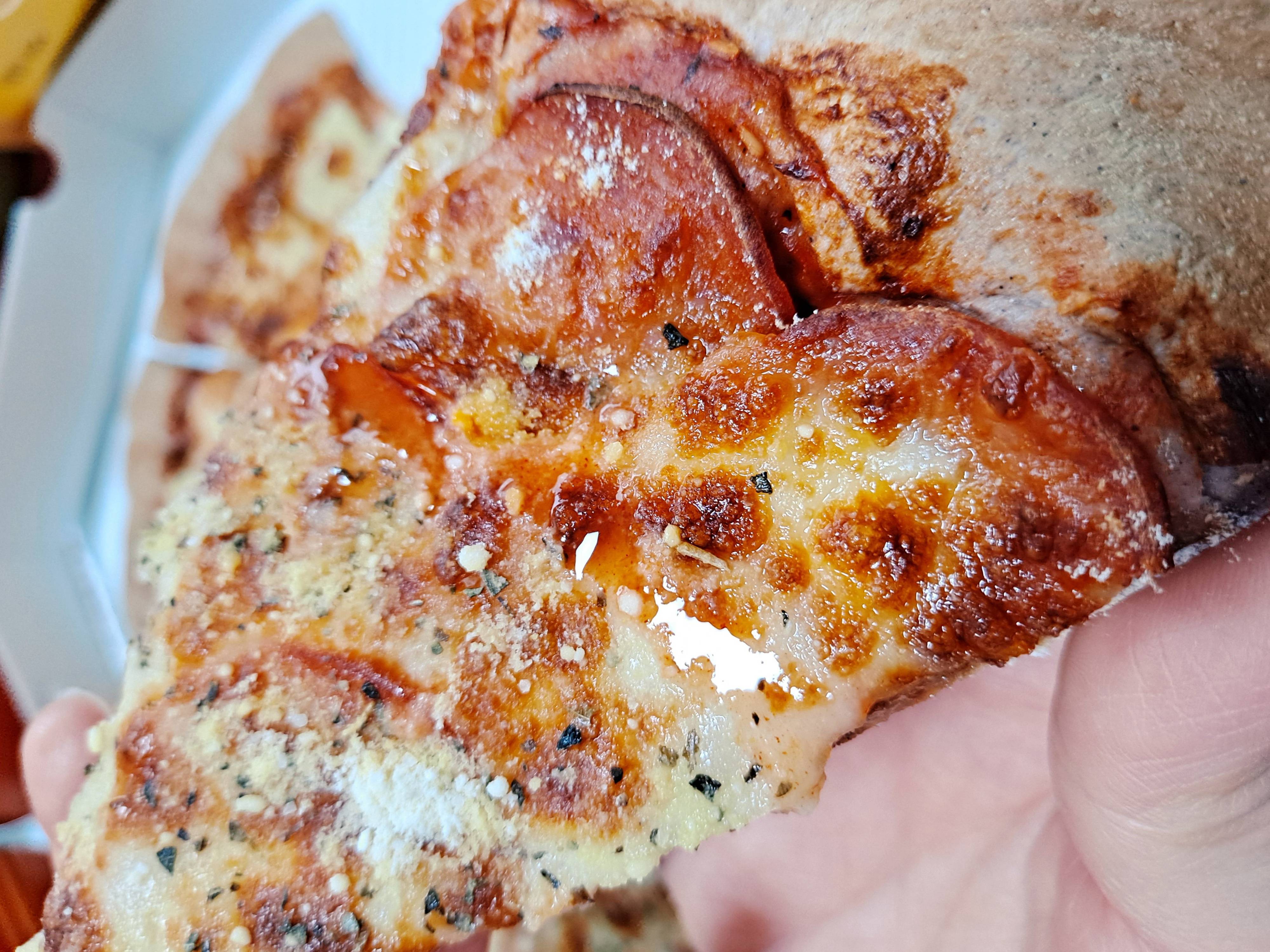 페퍼로니 피자 한조각