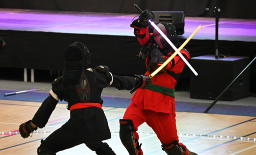 2020년에 프랑스 펜싱협회에서 정식 종목으로 채택된 사브르 라제를 하는 모습