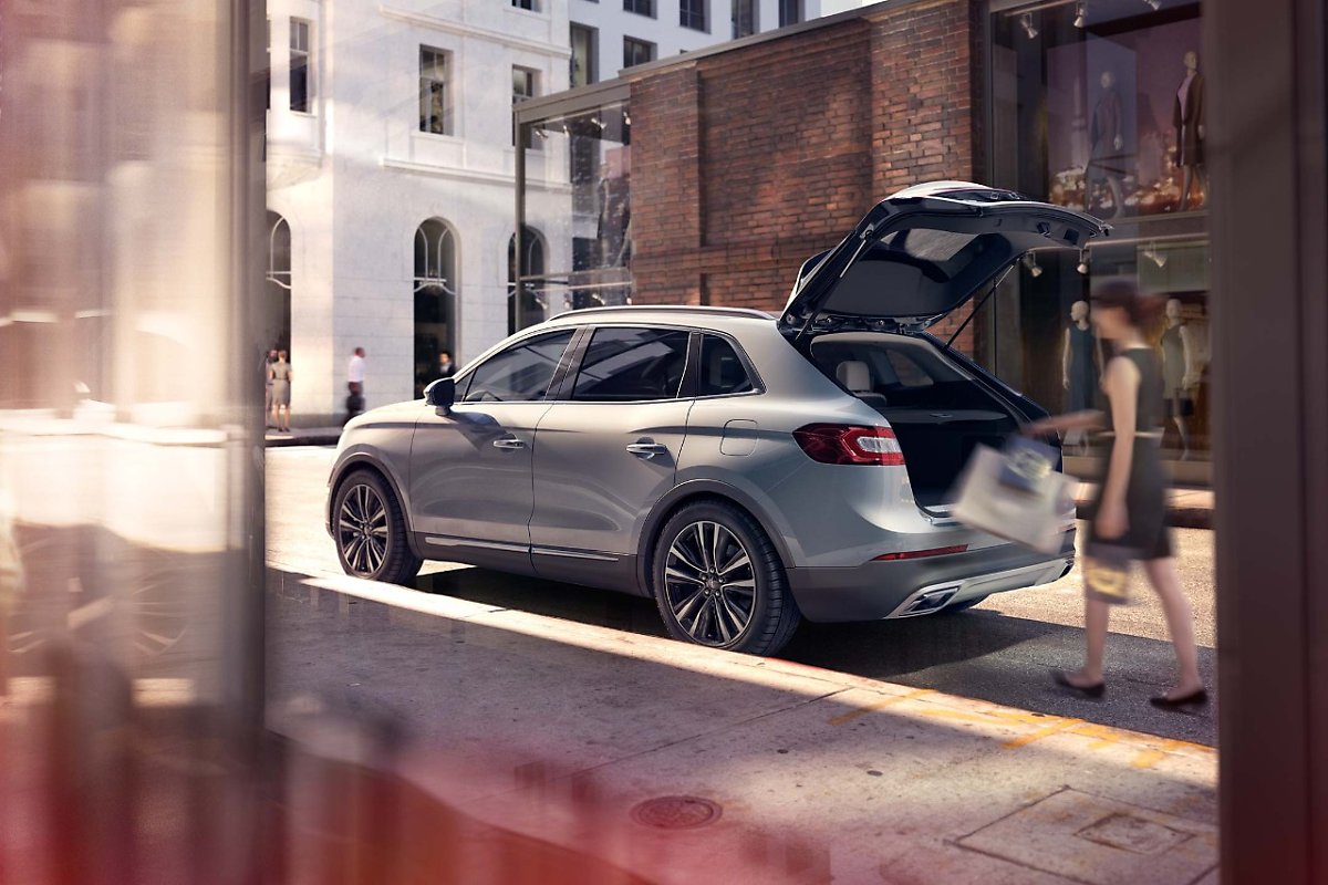 전동 트렁크와 핸즈프리