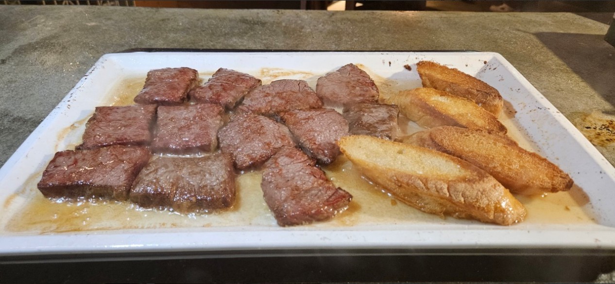 퍼포먼스 스테이크가 궁금하다면? 이태원 여인숙 방문 전 필독!