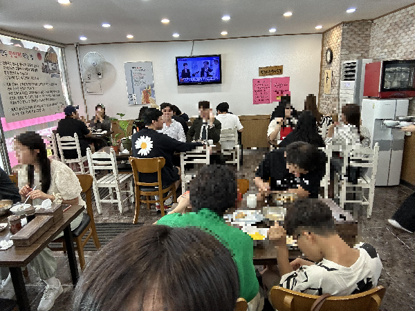 청주 원조고추만두국집 내부