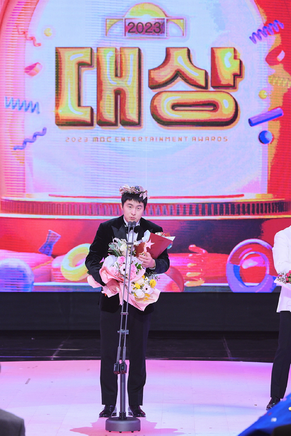 &#39;2023 MBC방송연예대상&#39;에서 기안84가 대상 수상 후 소감을 이야기 하고 있다. [사진=MBC]