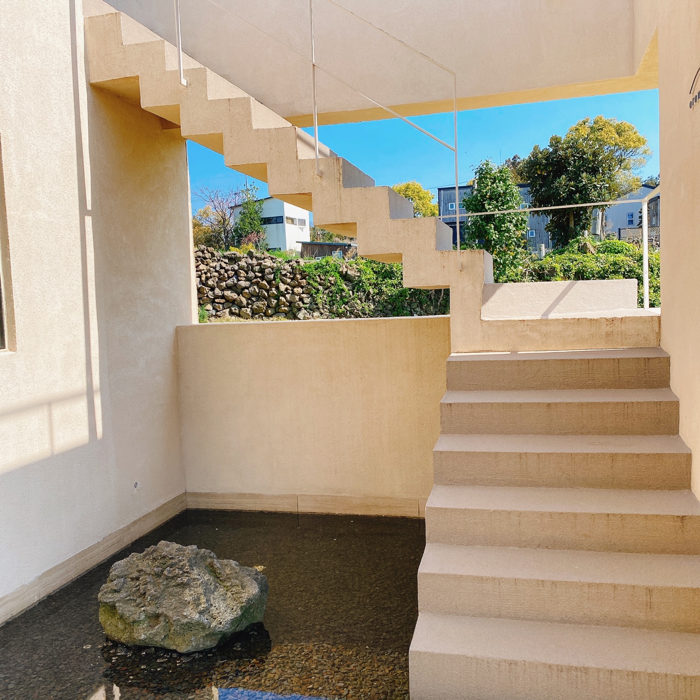 제주 애월 장전리 왕벚꽃거리 근처 문태준 시인 카페 오롬마르