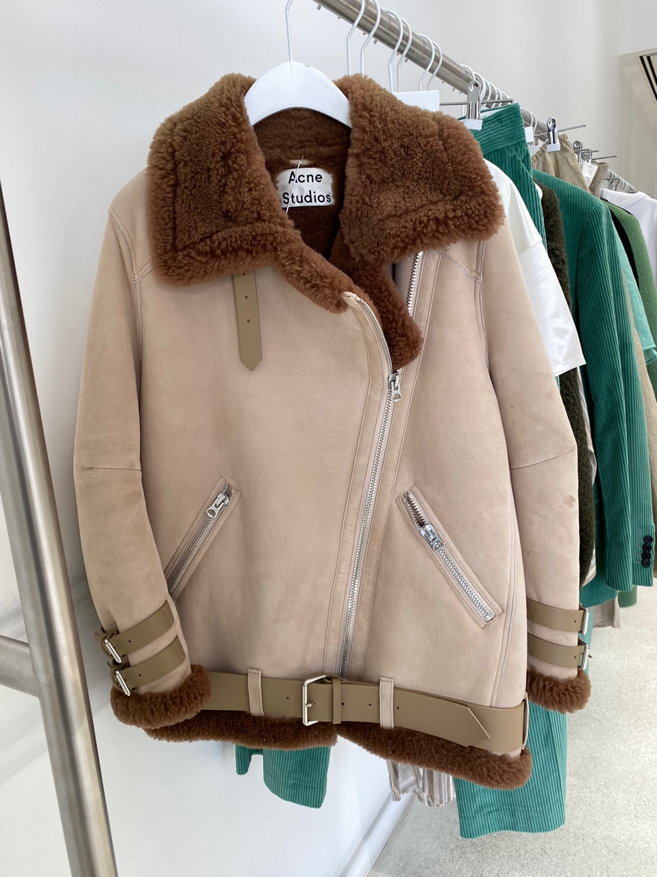 아크네스튜디오 스웨이드 무스탕