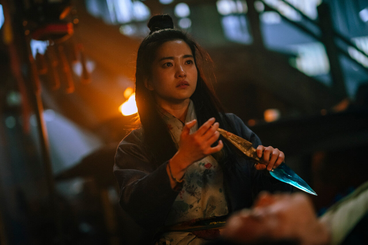 신검을 손에 쥔 이안의 모습