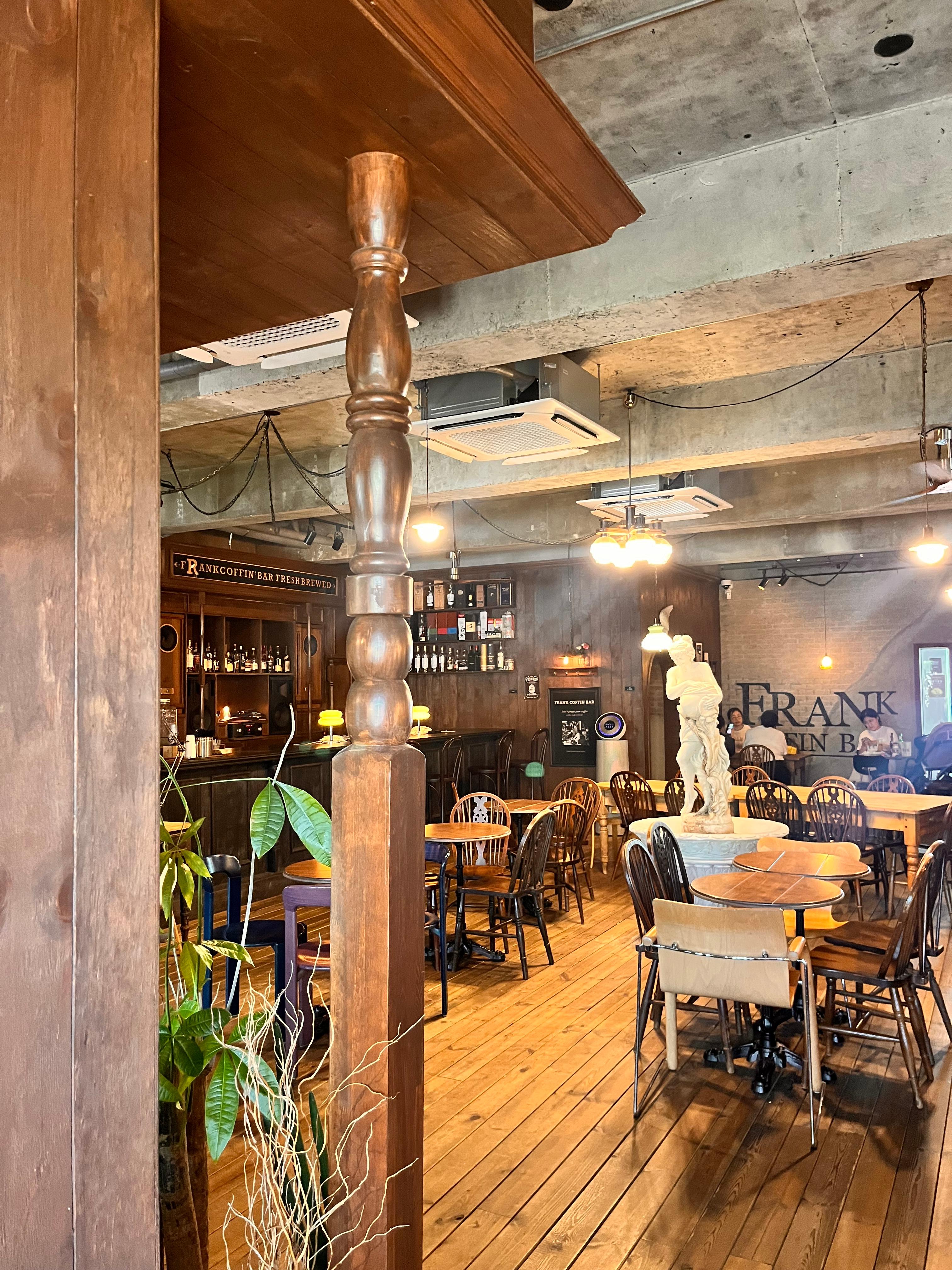 [카페] 유럽 감성 분위기 낭낭한 성내동 카페 프랭크커핀바☕️(반려견동반가능)