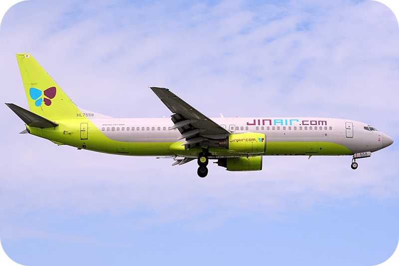 진에어-b737-여객기-푸른-하늘-비행중