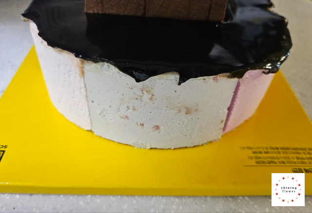 베스킨라빈스 아이스크림 케이크-네모블럭미키마우스 케이크-원형 띠 제거 후 뒷면