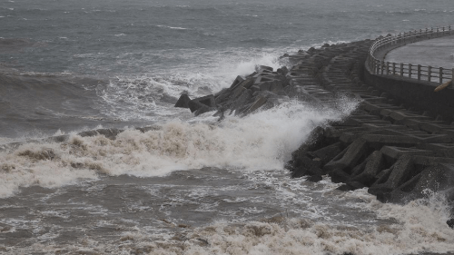 태풍-산산-후쿠오카-오사카-도쿄-영향-폭우-대비-비행기-결항-지연-보상-확인-태풍-여행-준비물-일본-여행-취소-주의-사항