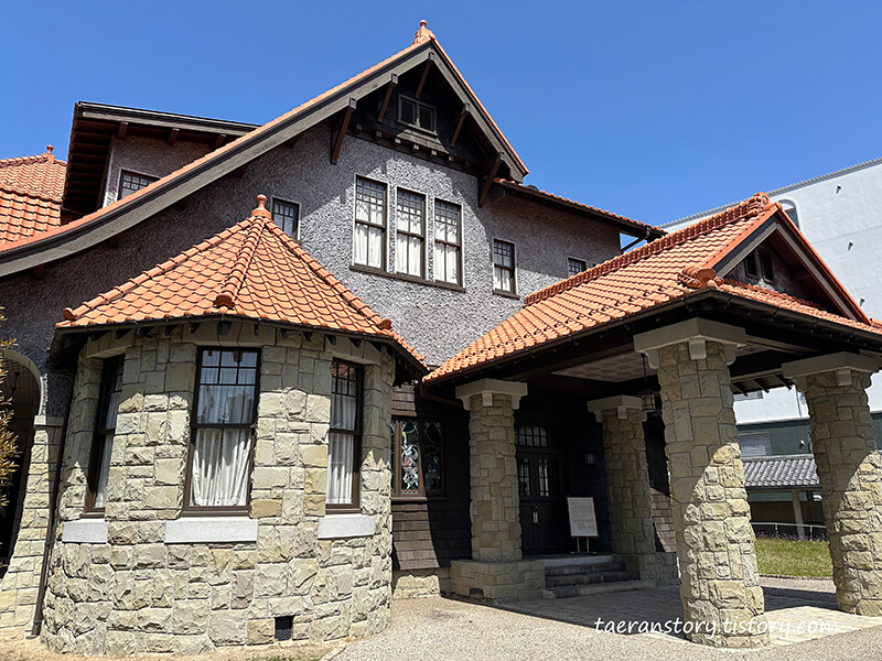 문화의길-여배우-저택