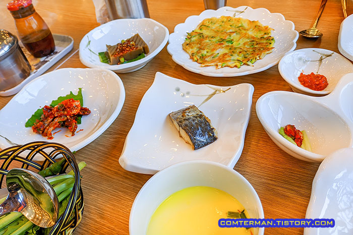 삼치구이 양념게장 호박전 도토리묵 계란찜