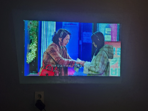 저스-미니-빔-가정용-빔-프로젝터