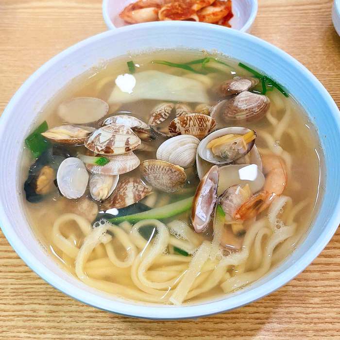 생방송투데이 하남 미사 진한 육수 백합 조개 바지락 칼국수 맛집