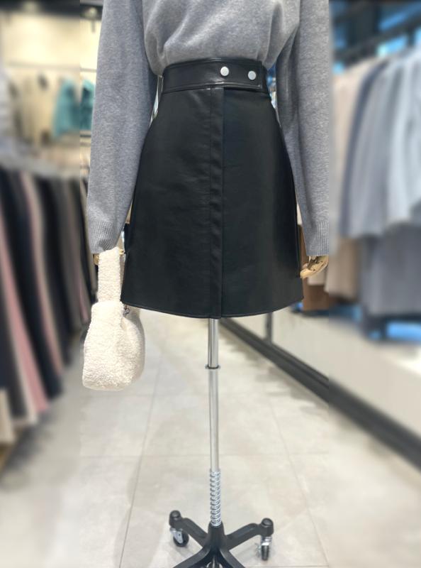 리스트 레더 단추 포인트 미니 스커트