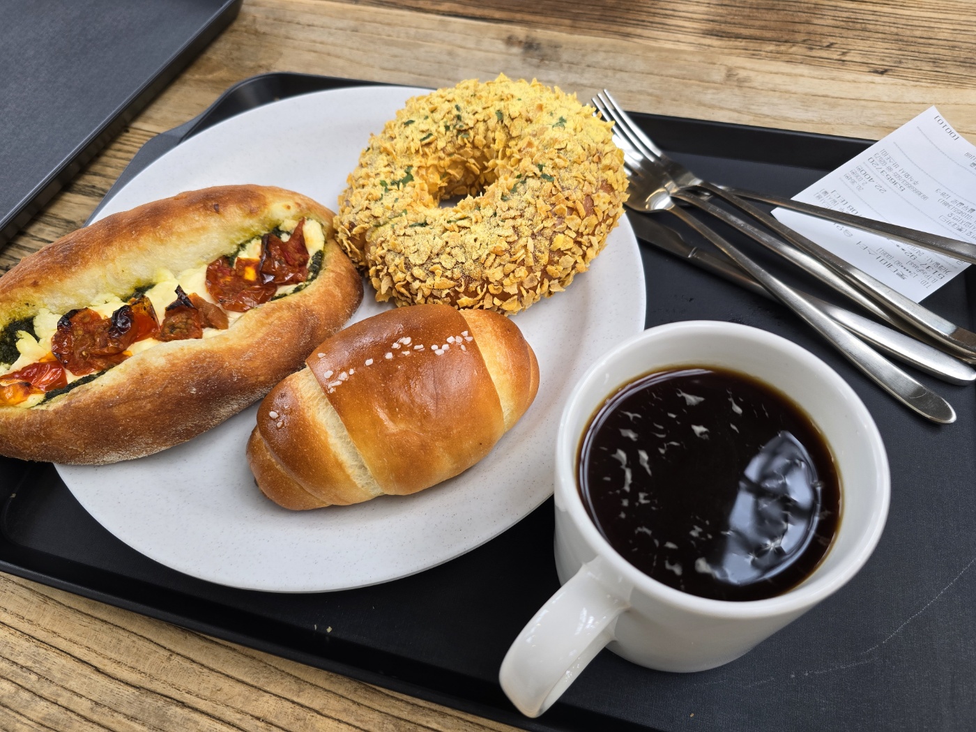 빵3개와 커피를 주문했어요