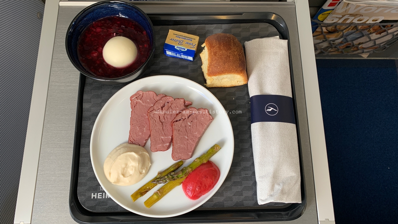 LH1126-FRA-BCN-BUSINESS-FLIGHT MEAL