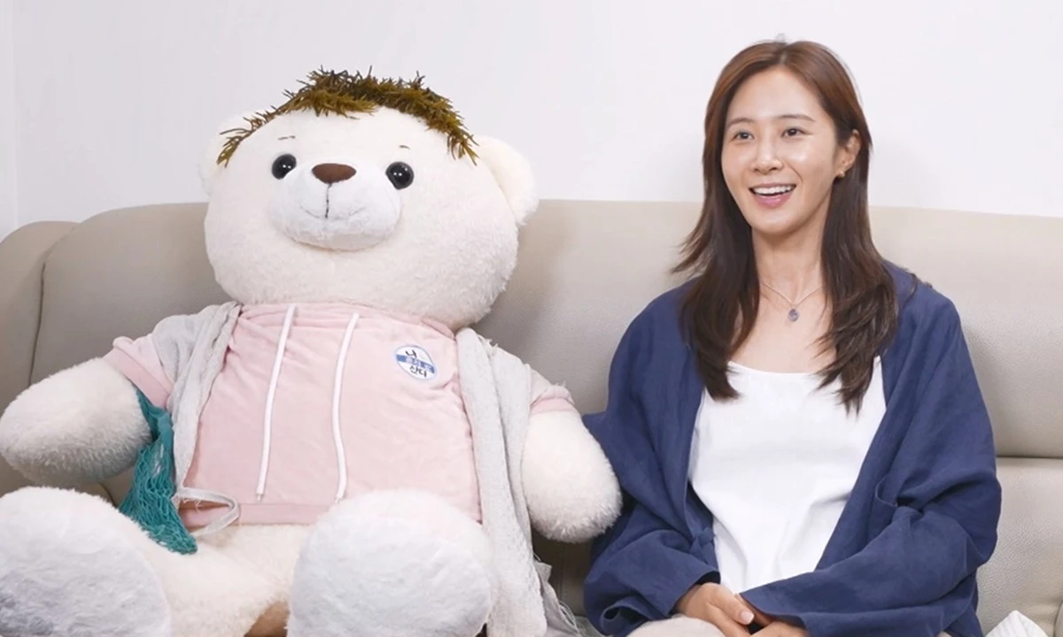 기안84와 유리가 제주 카페에서 만난 방송 장면