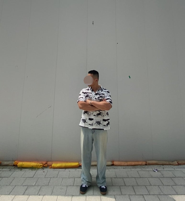 데일리룩('26. 7. 17.)매스노운 앤트 오버핏 반팔 하와이안 셔츠, 에러스익셉티드 연청 데님팬츠, 컨버스 올스타 클래식 트레이너 옥스 스웨이드, 섹스토 팔찌, 서지컬스틸 팔찌
