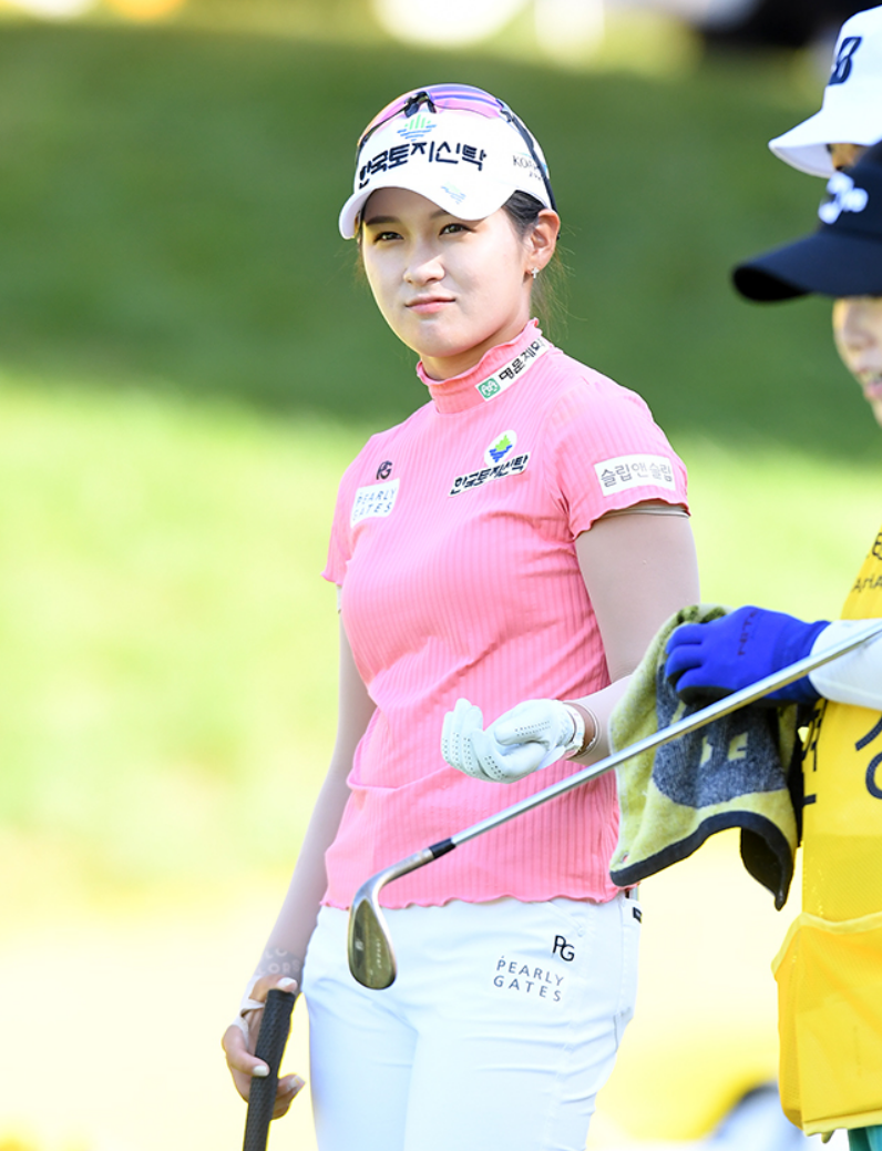 2024시즌 통산 3승을 거두며 다승왕 경쟁을 하고 있는 박현경