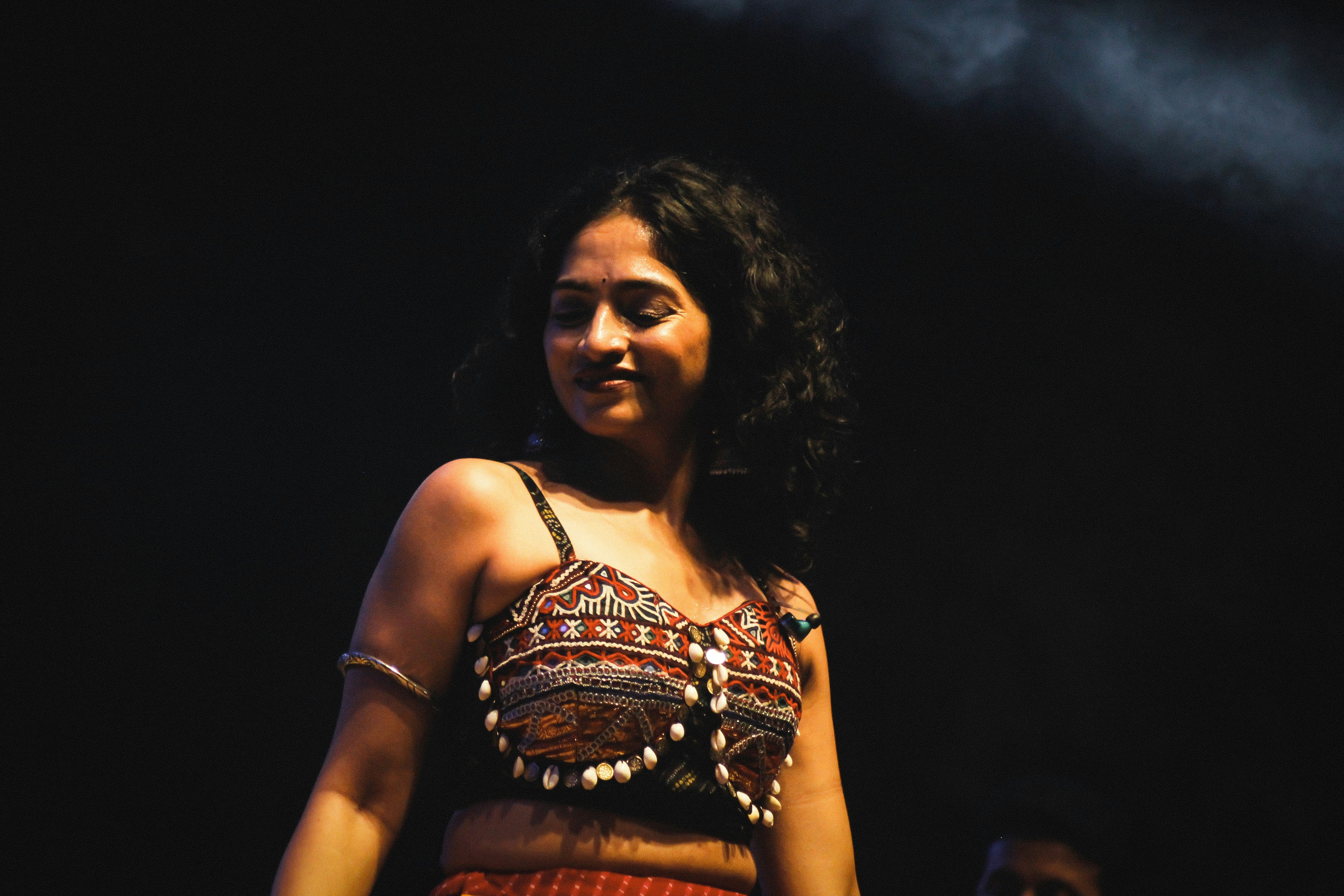 무대 전엔 웃고, 무대 중엔 진지한 표정의 대비 컷 관련 사진