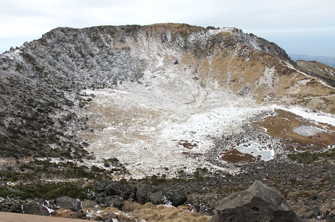 한라산 정상 백록담 전경