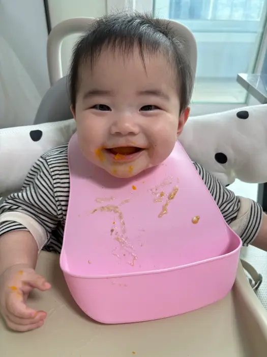 초기 이유식 잘먹는 모습