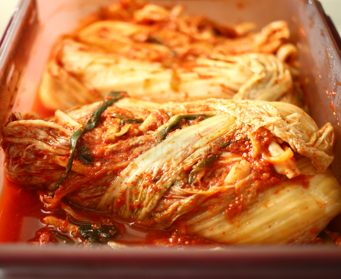 김치냉장고에서 6개월 숙성된 김치통 내부 모습, Well-aged Korean Kimchi stored in a specialized container