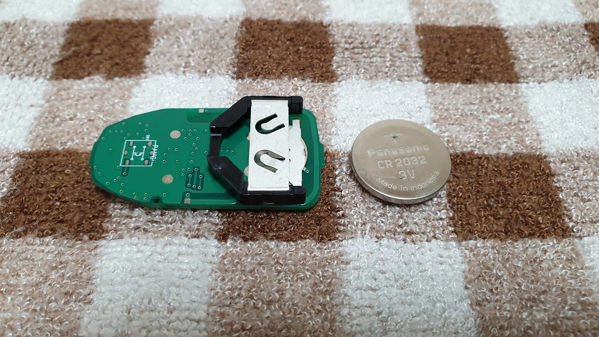 리모컨 건전지 빼놓은 모습