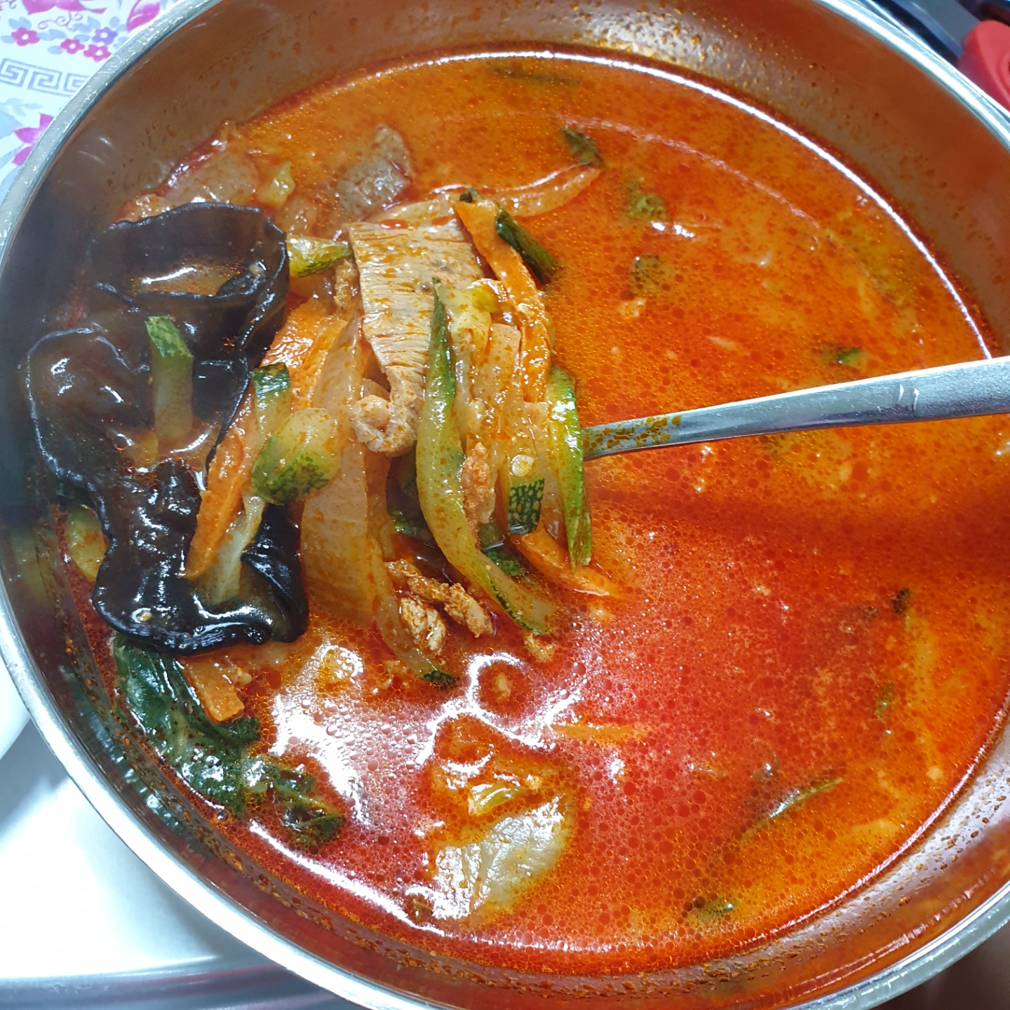 피코크_차돌짬뽕탕