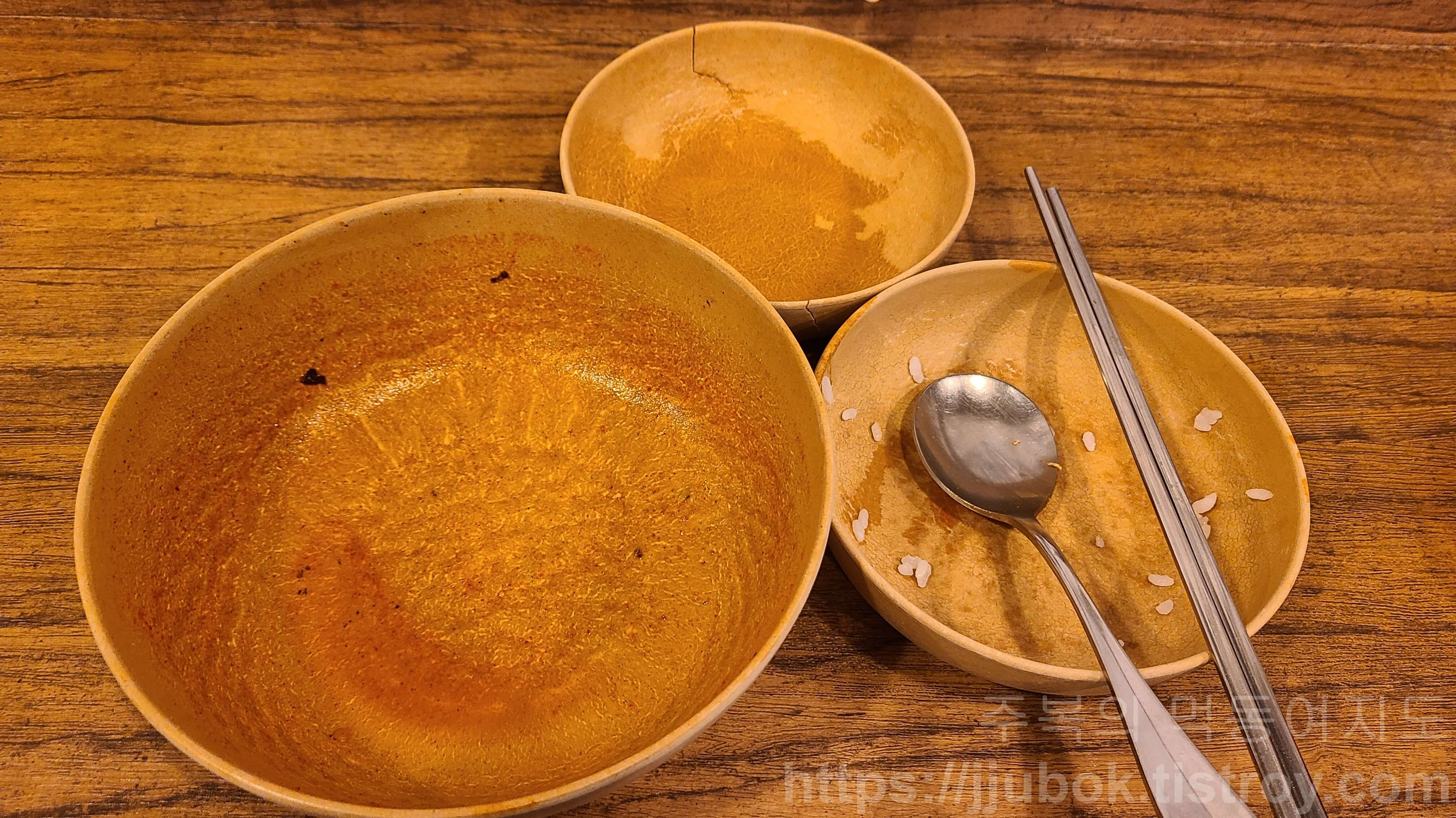 틈새라면-명동본점-그릇-비우기