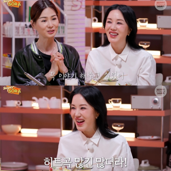 엄정화가‘슈퍼마켙 소라’게스트로 출연&#44; 이소라와 이야기를 나누고 있다. [사진=메리앤시그마]