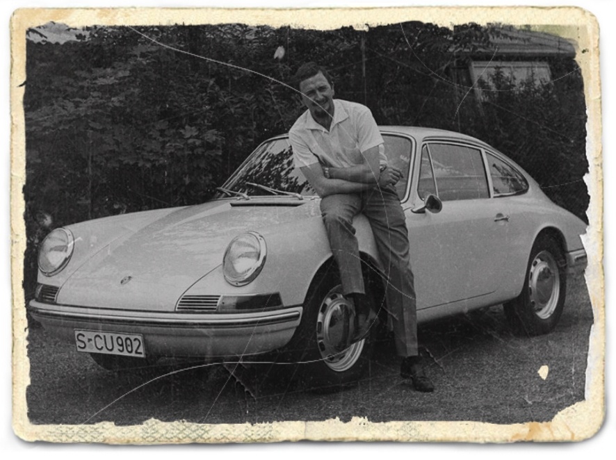 페르디난트 포르쉐 박사와 1948년 출시된 포르쉐 356 스포츠카